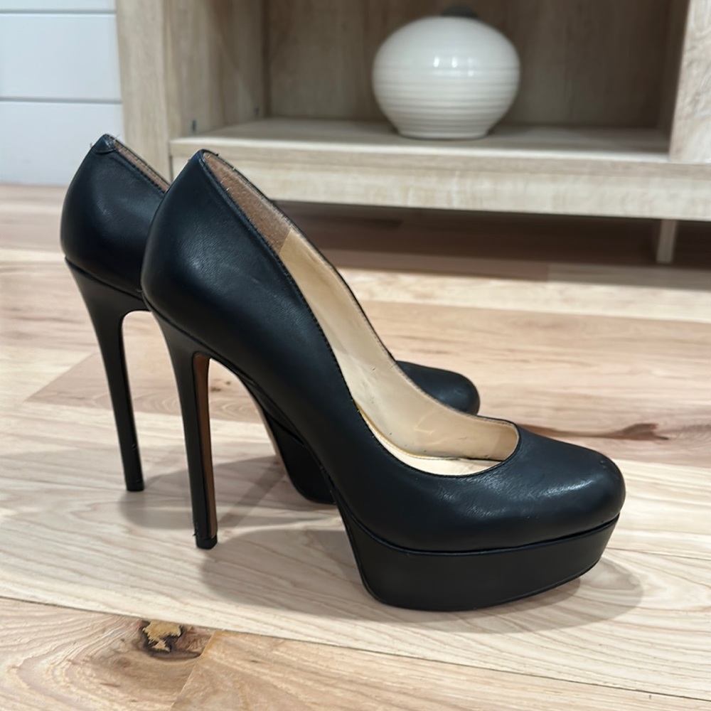 Jessica Simpson Black Leather Pumps